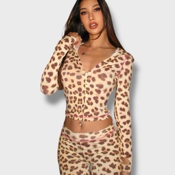 Leopard Print Two-Piece Set - M - Picture 9 of 14